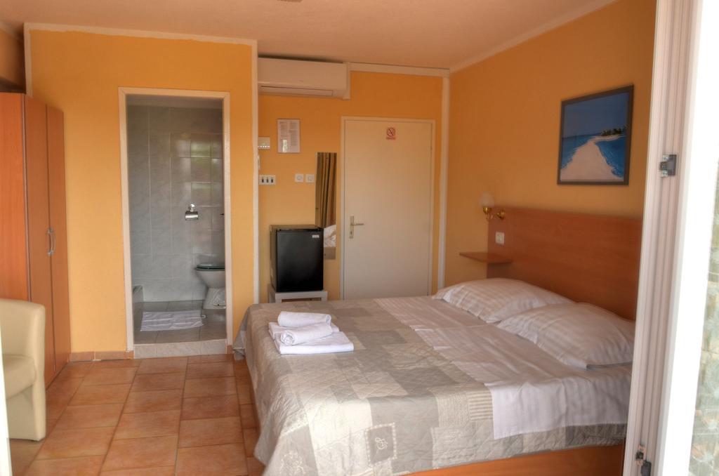Hotel Pansion Begic Omiš Exterior foto