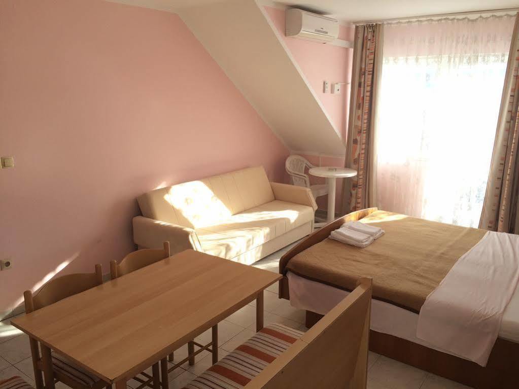 Hotel Pansion Begic Omiš Exterior foto