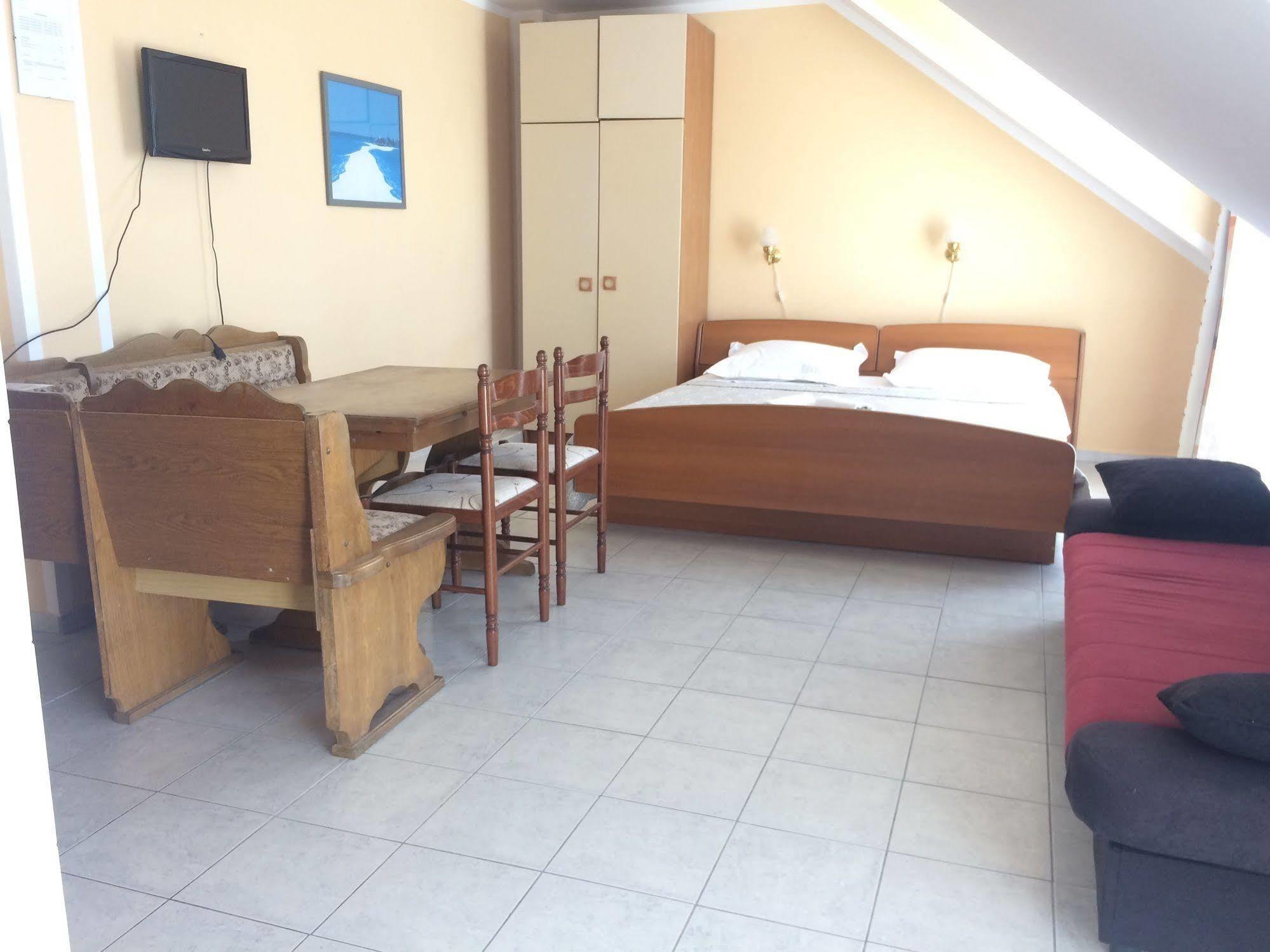 Hotel Pansion Begic Omiš Exterior foto