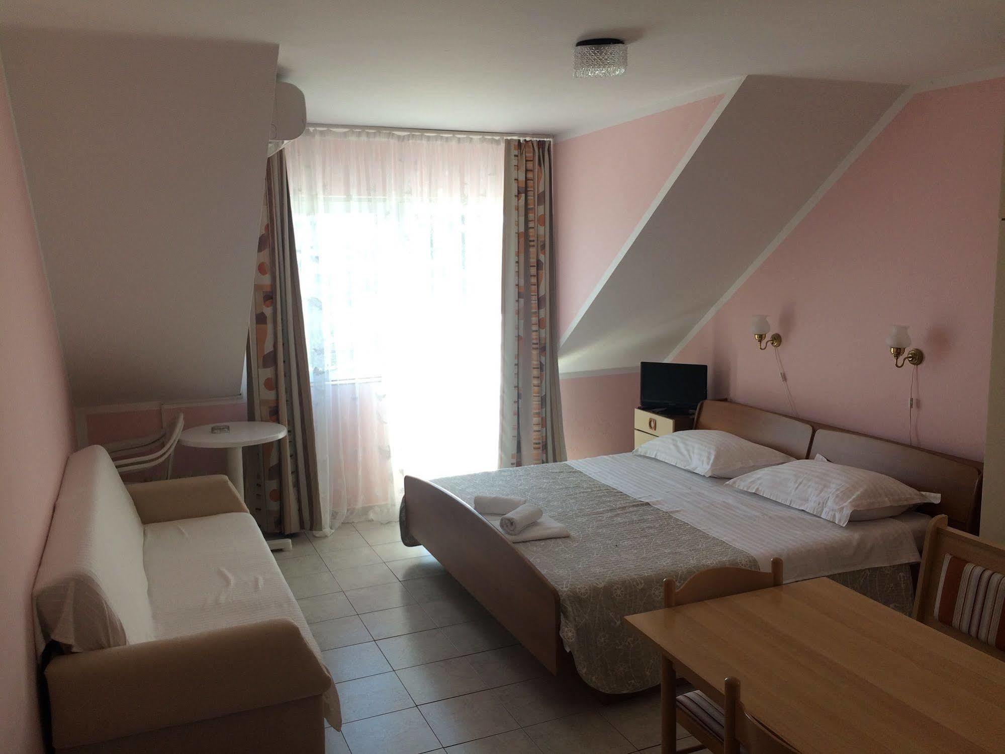 Hotel Pansion Begic Omiš Exterior foto