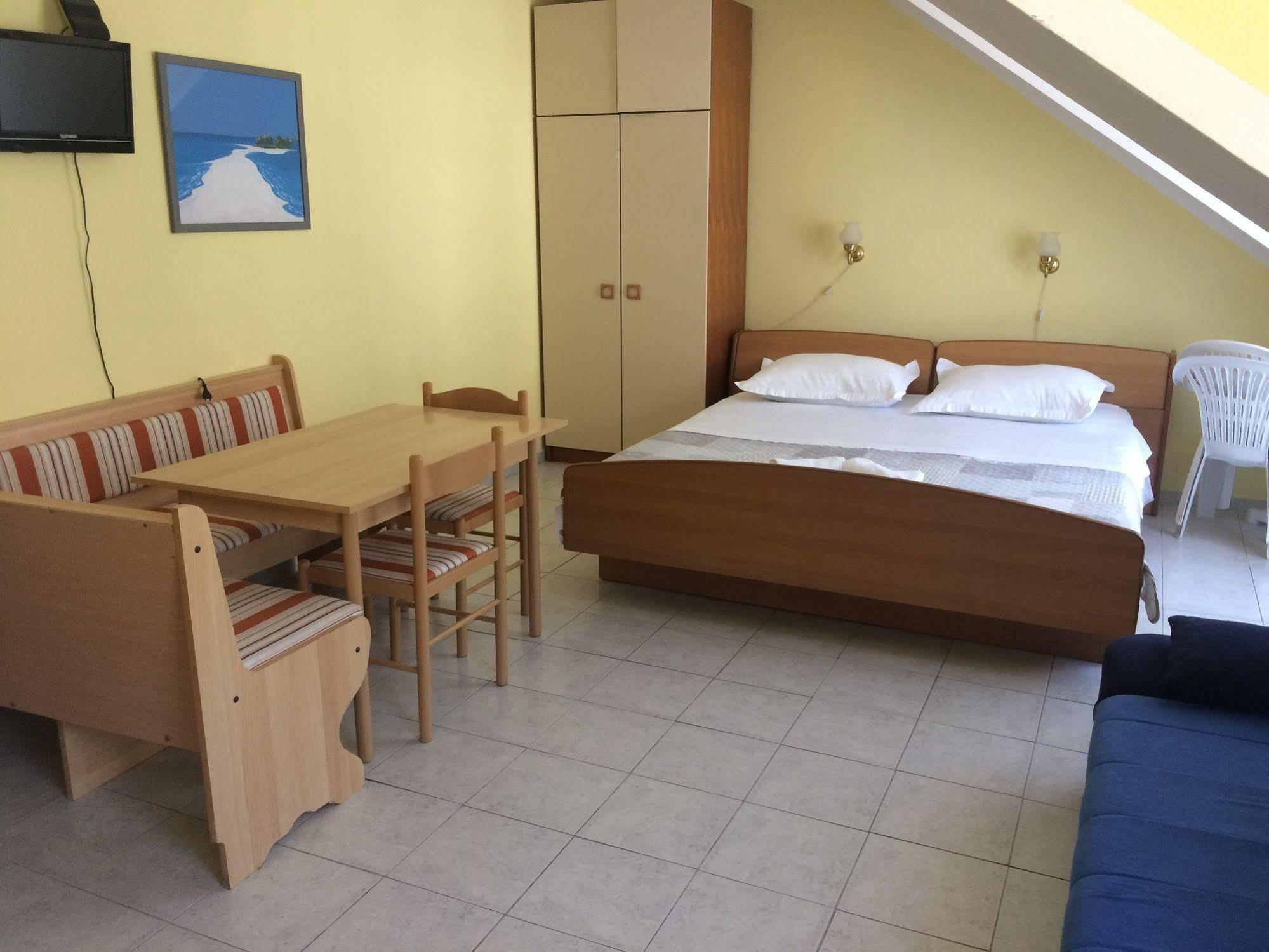 Hotel Pansion Begic Omiš Exterior foto