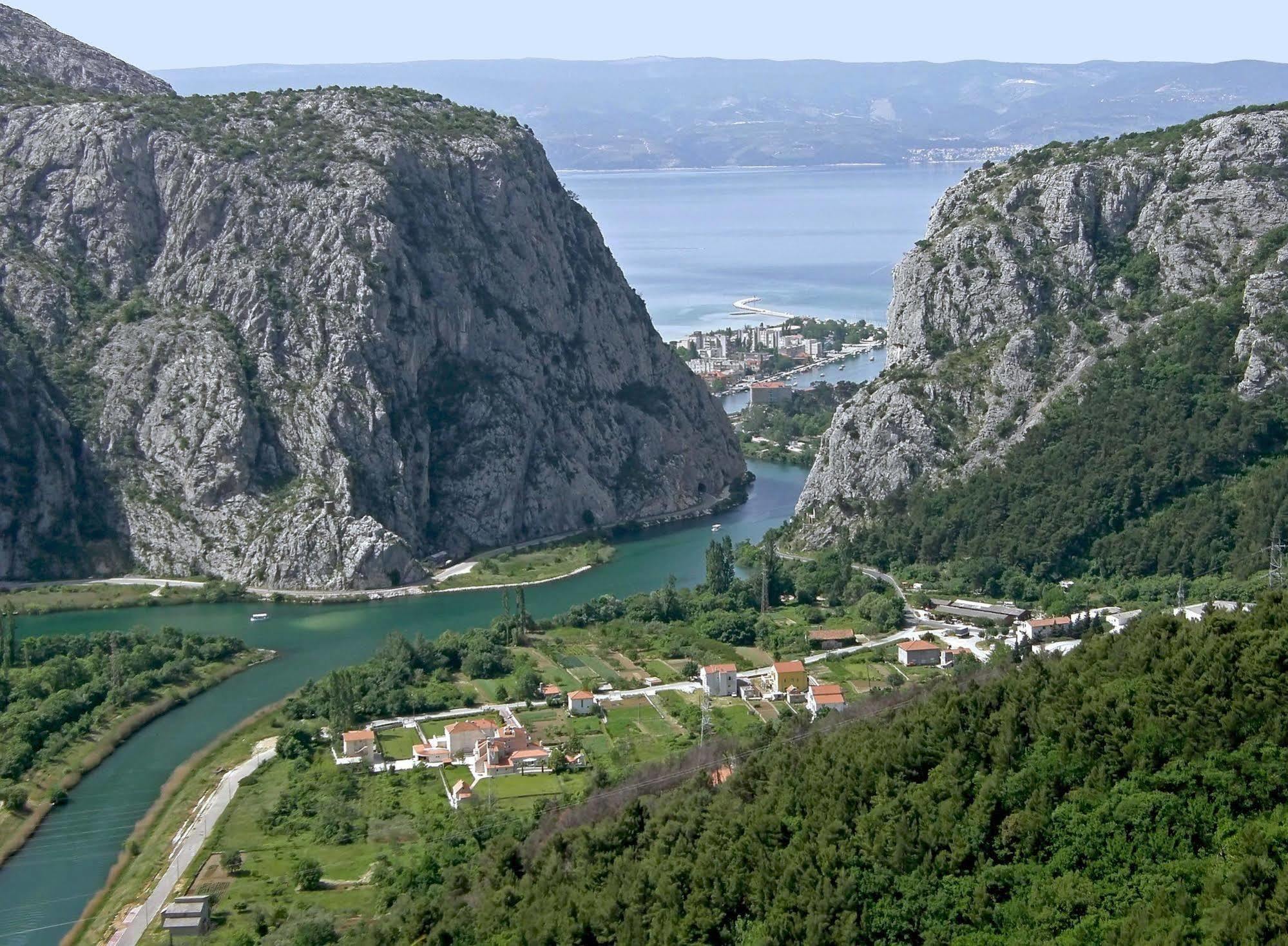 Hotel Pansion Begic Omiš Exterior foto