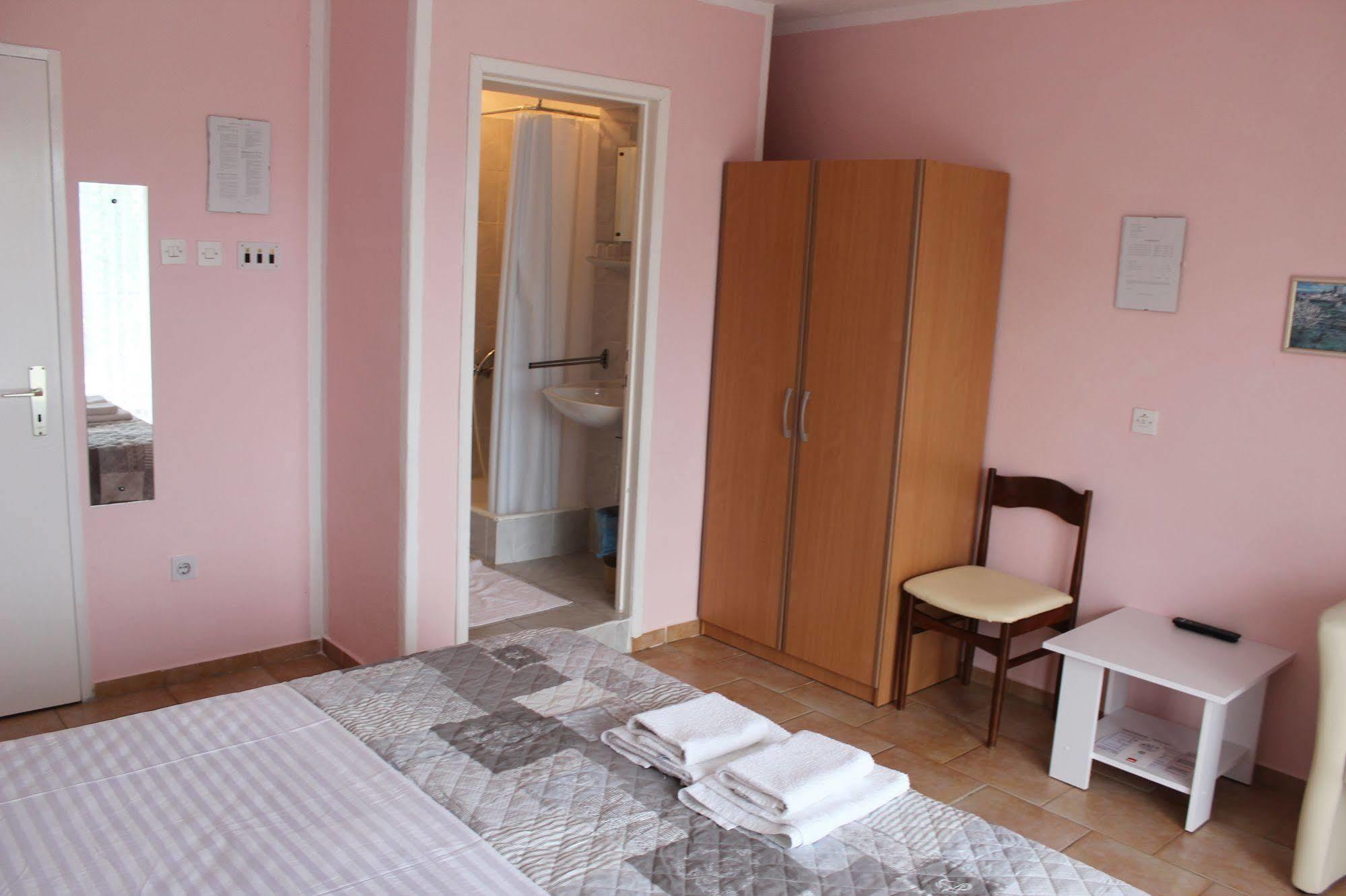 Hotel Pansion Begic Omiš Exterior foto