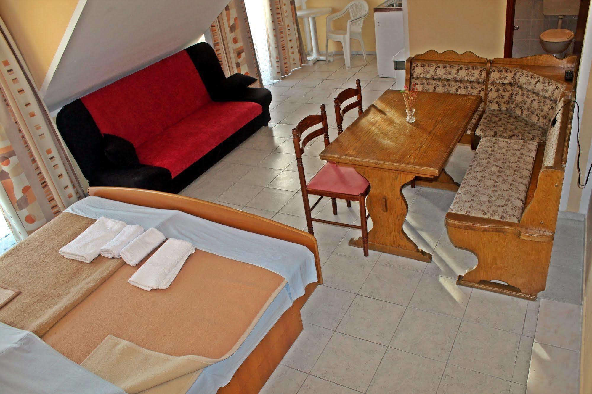 Hotel Pansion Begic Omiš Exterior foto